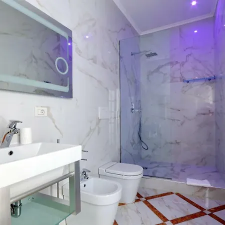 Luxury Colosseum View Apartamento *